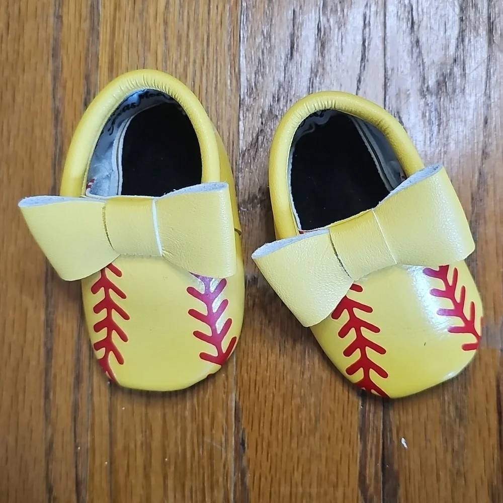 👪 Texas Moccs Size 2/3 Softball...like New!
